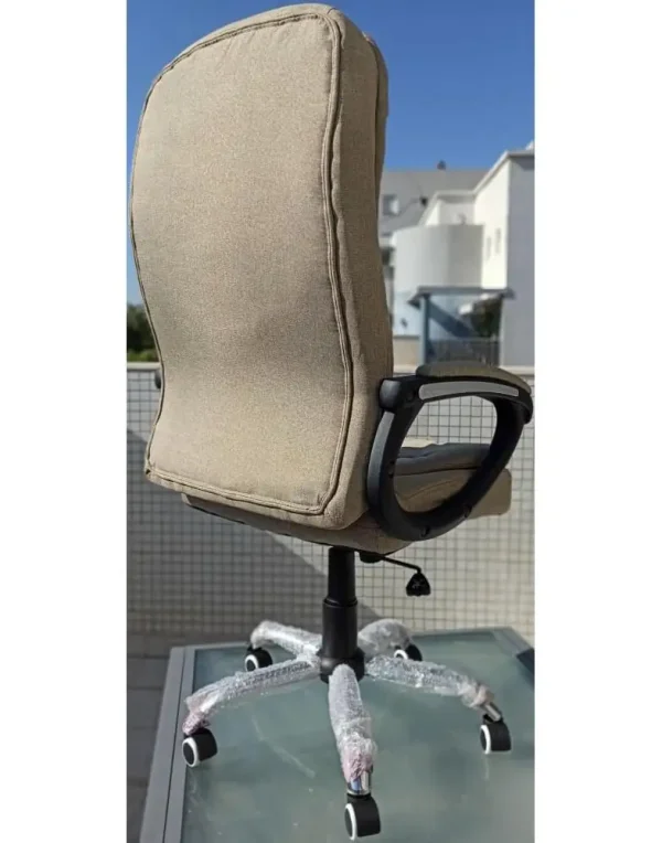 כיסא מנהלים נהדר ומפואר עם משענת יציבה וגבוהה לתמיכה בגב ובצוואר